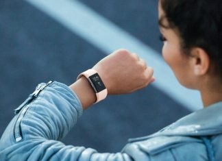 Fitness náramky v prodejích jednoznačně vedou nad chytrými hodinkami