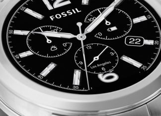 Fossil Q Founder nyní k dispozici!